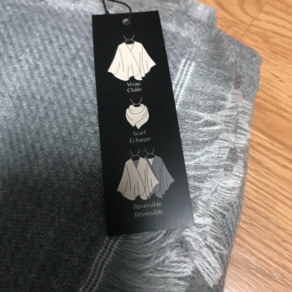 NWT Banana Republic Wrap Scarf - Picture 3 of 5